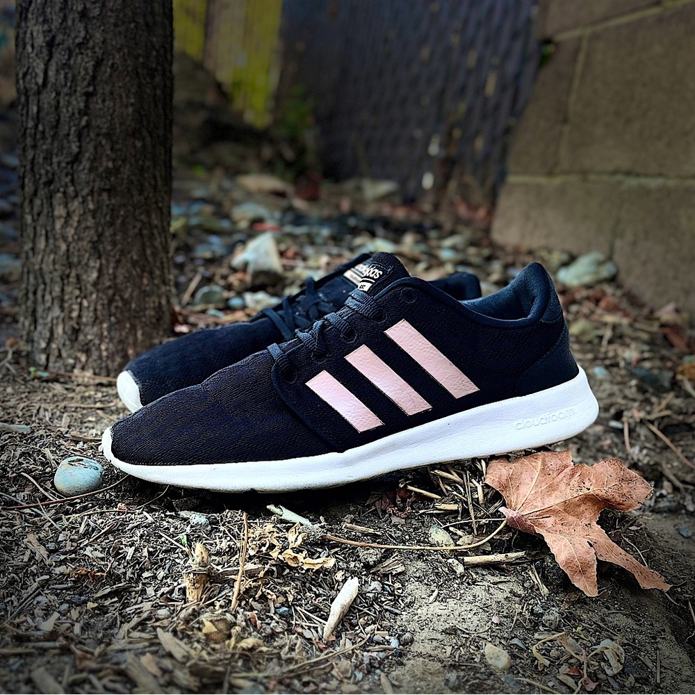 ADIDAS || Size 8 || Cloud Foam Athletic Shoes